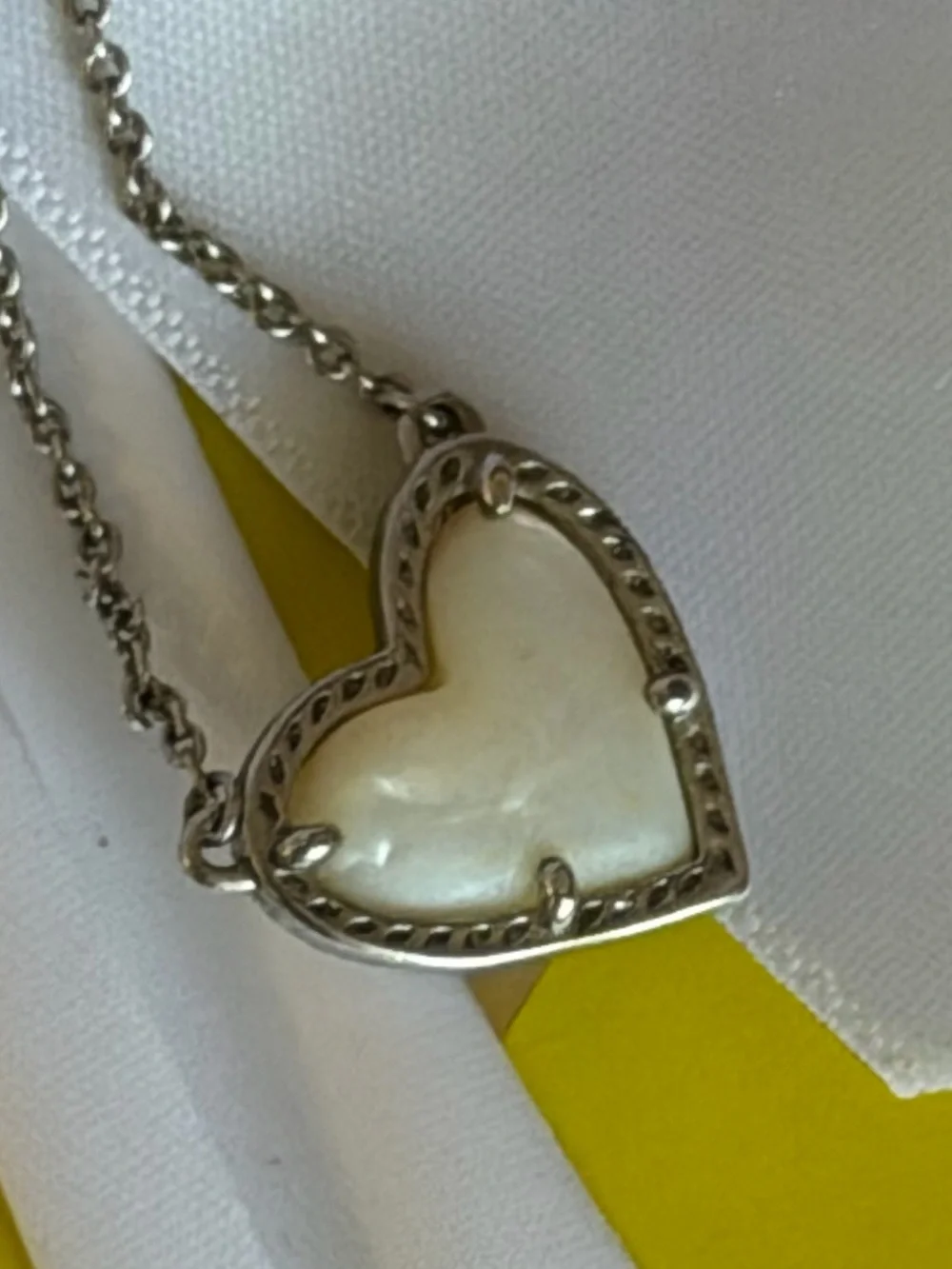 Kendra Scott Air Heart Rhodium Pendant Necklace in Ivory Mother of Pearl 🤍